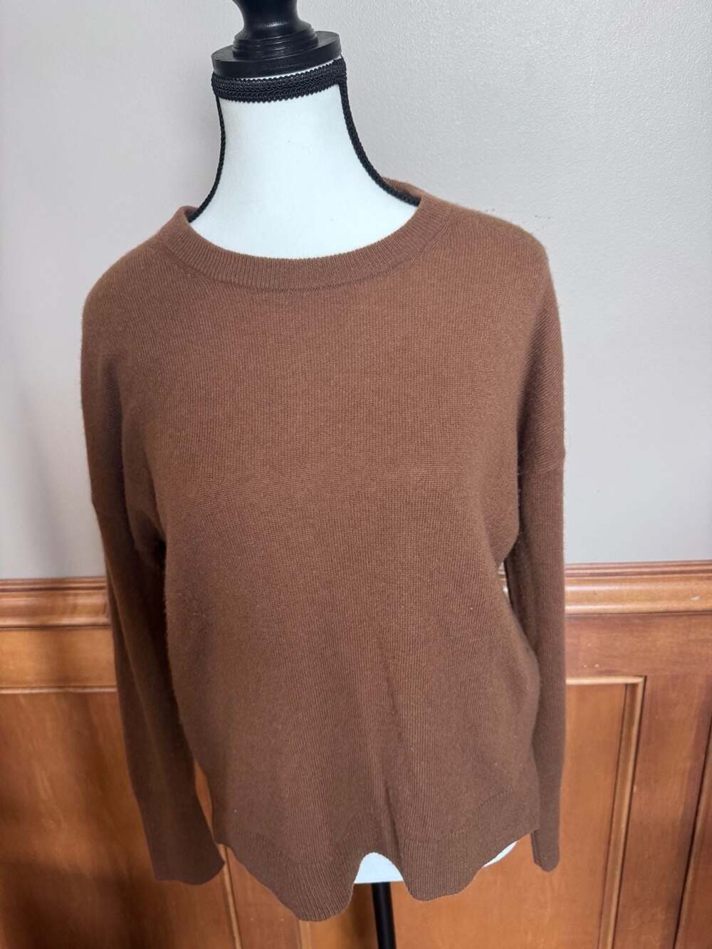 Tahari 100% 2-Ply Cashmere Brown Crewneck Sweater